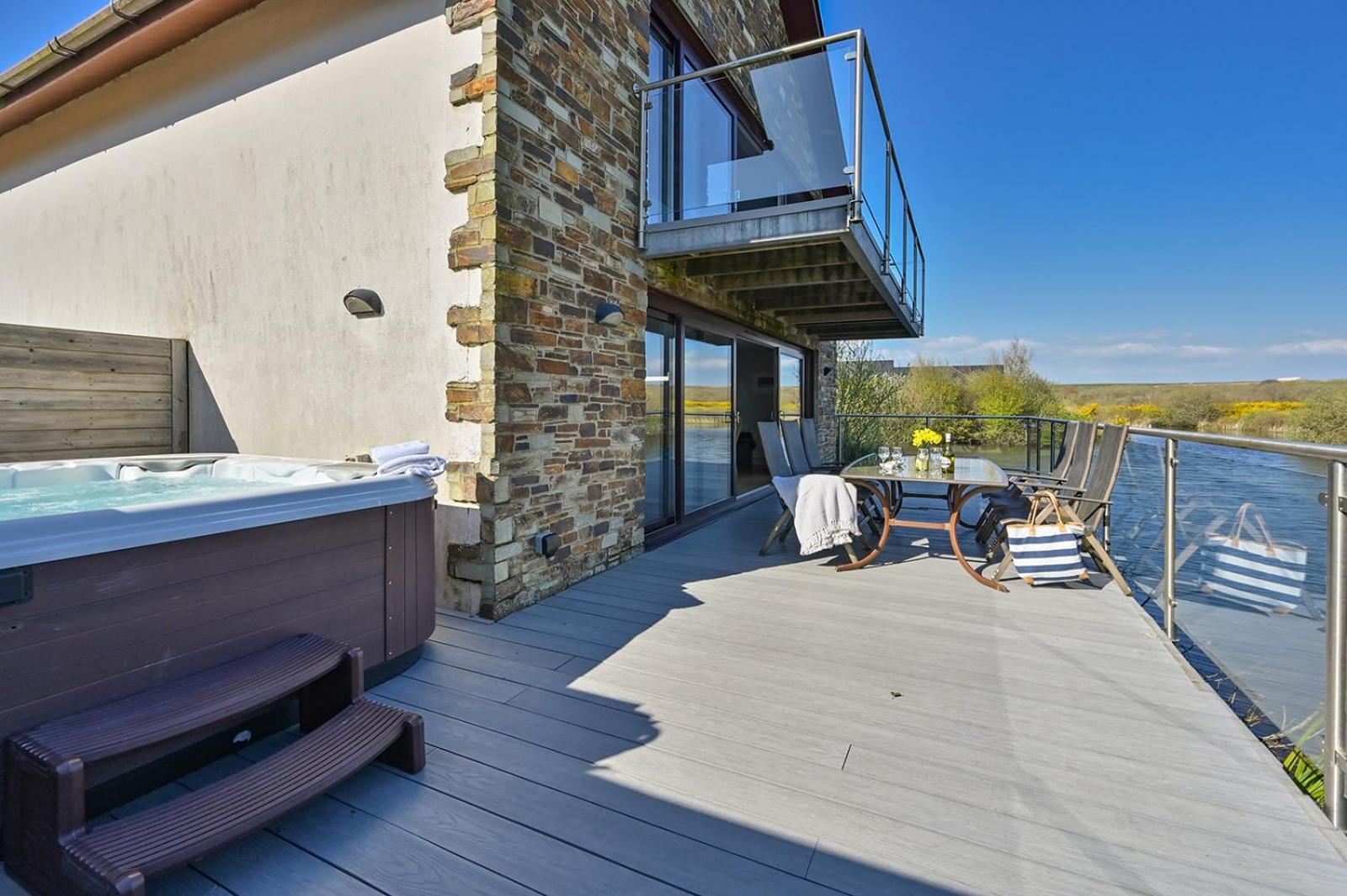 Lakeside House On Retallack With Hot Tub 110 Padstow
